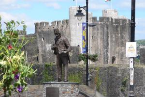 The statue of Tommy Cooper in Caerphilly